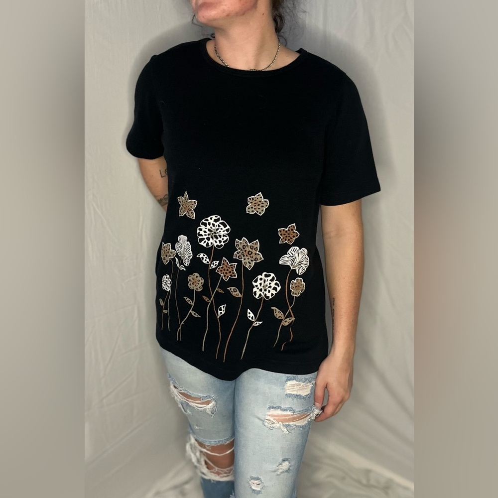 Women’s Flower Tee Size L